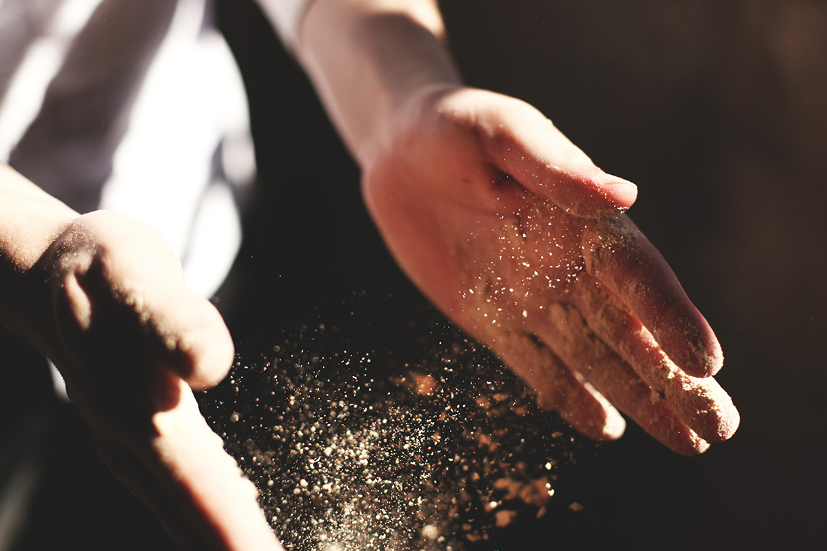 catering kilómetro cero Girona: pan artesanal en masía natural